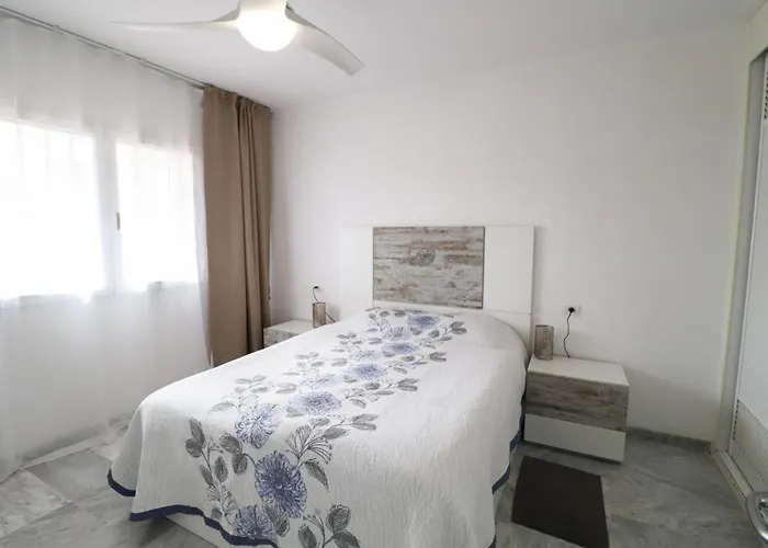 Dinastia B403 By Tenerife & Sales * Los Cristianos (Tenerife)