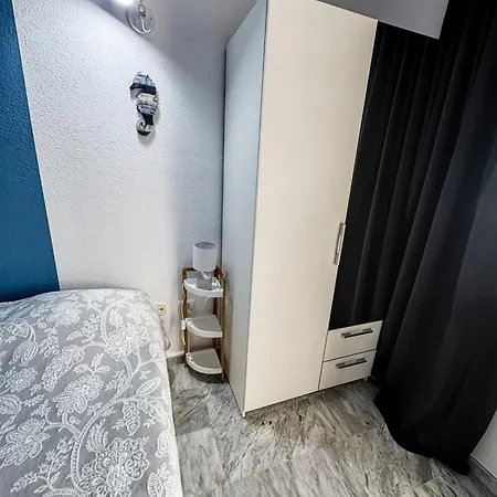 Dinastia B403 By Tenerife & Sales Los Cristianos (Tenerife)